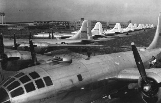 boeing b29 superfortresses at boeing plant in wichita kansas during wwii from wichita state libraries