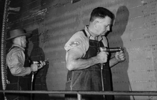 man working on b29 at boeing airplane company during wwii in wichita, kansas from wichita state libraries