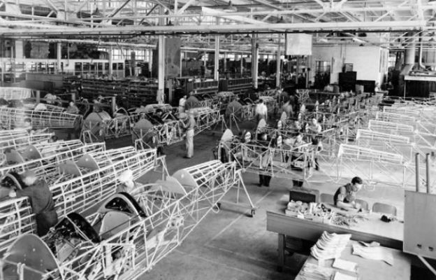stearman aircraft division of boeing airplane company during wwii from wichita state libraries